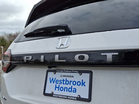 New 2026 Honda Pilot Touring image 5