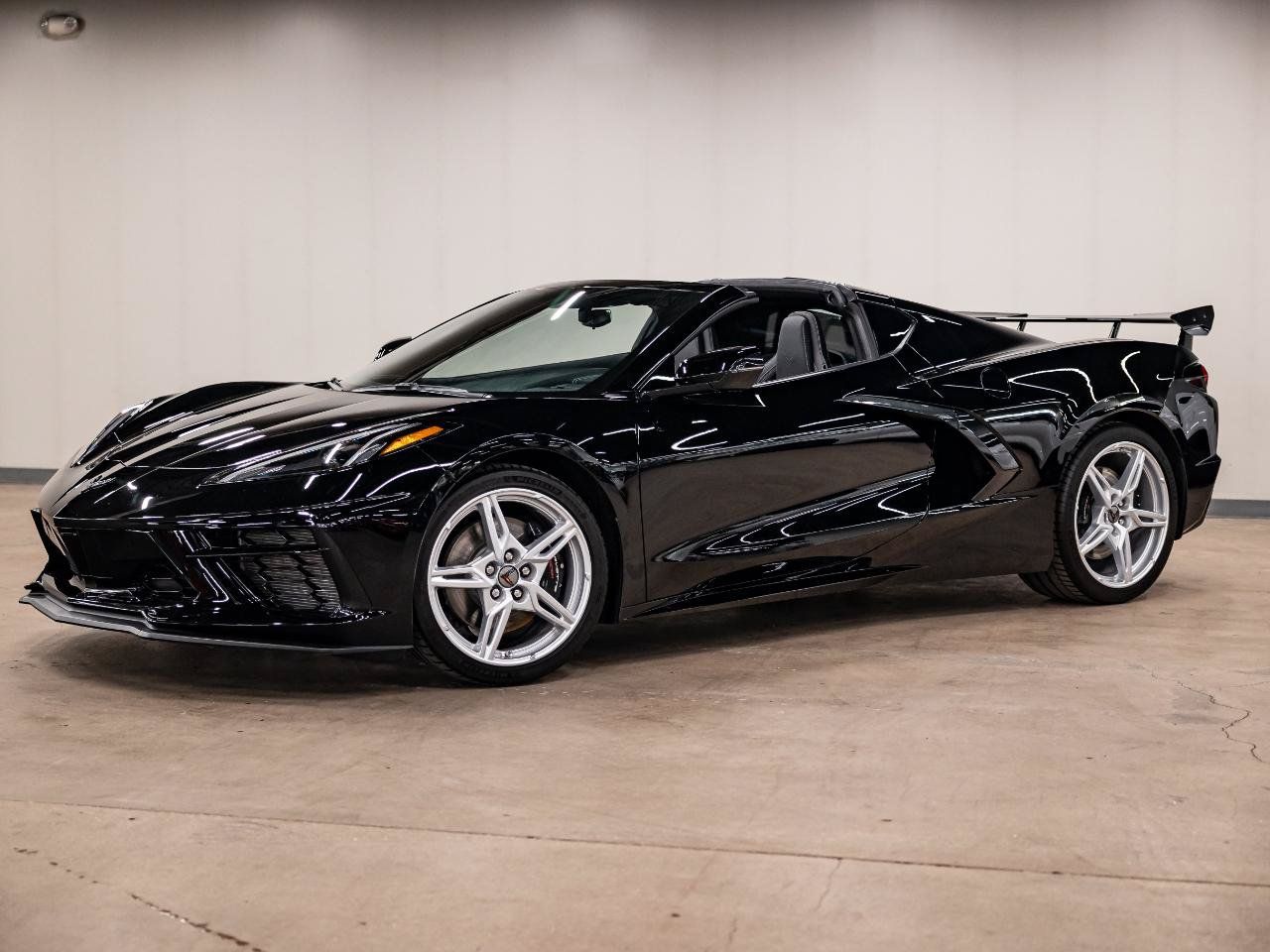 Used 2023 Chevrolet Corvette Stingray Coupe w/ Z51 Performance Package RWD image 2