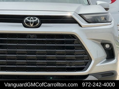 Used 2024 Toyota Grand Highlander AWD image 4