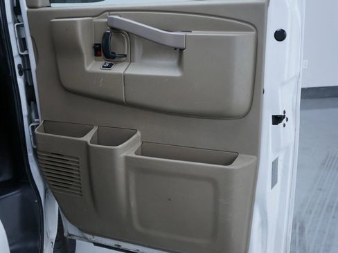 Used 2018 Chevrolet Express 3500 image 23