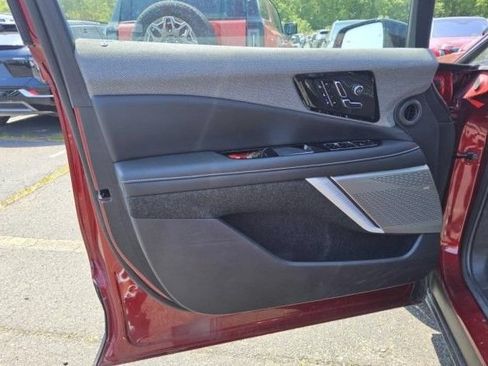 Used 2025 Cadillac Optiq Sport 2 w/ LPO, Floor Liner Package AWD/4WD image 9