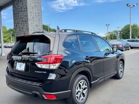 Used 2023 Subaru Forester Premium AWD/4WD image 6