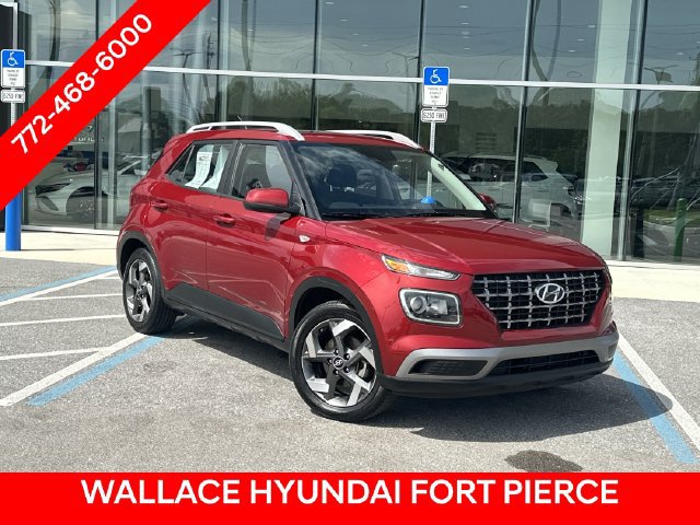 Used 2025 Hyundai Venue SEL FWD image 2