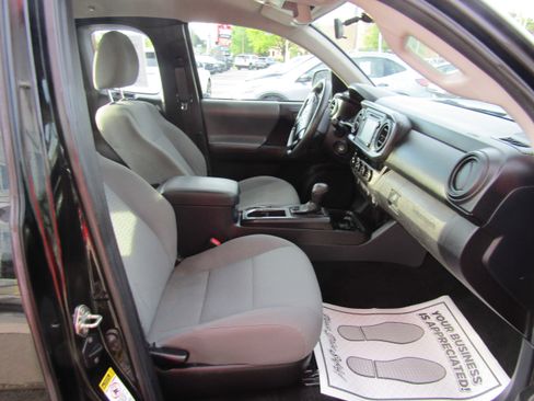 Used 2017 Toyota Tacoma SR AWD/4WD image 12