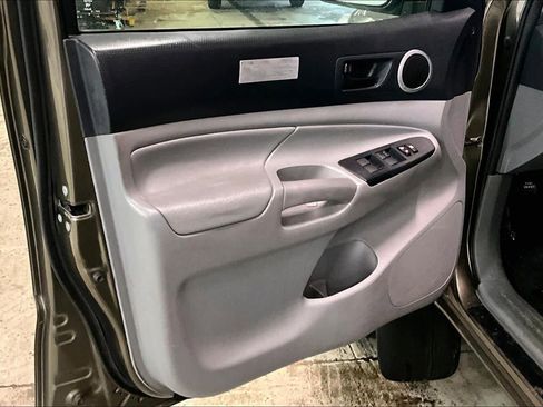 Used 2013 Toyota Tacoma 4x4 Double Cab image 21