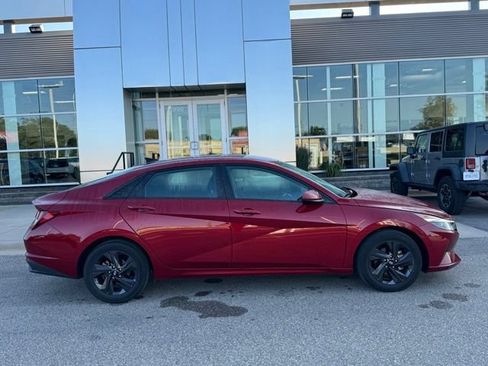 Used 2023 Hyundai Elantra SEL w/ Preferred Accessory Package FWD image 34