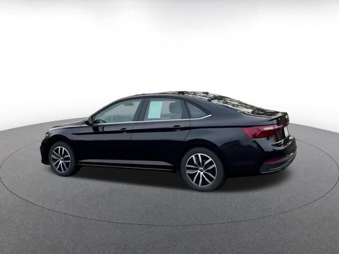 Used 2025 Volkswagen Jetta SE image 14