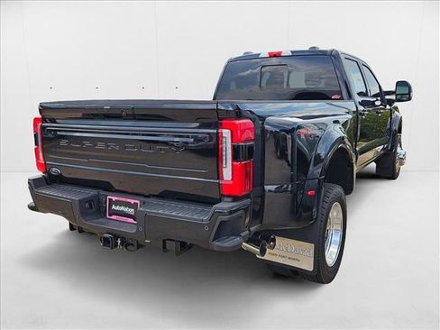 New 2025 Ford F450 Platinum w/ FX4 Off-Road Package image 2