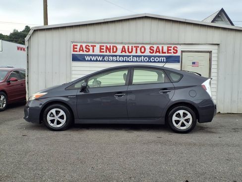 Used 2013 Toyota Prius Three FWD image 2