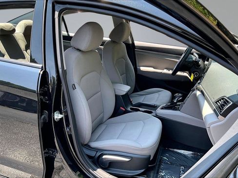 Used 2018 Hyundai Elantra SE FWD image 16
