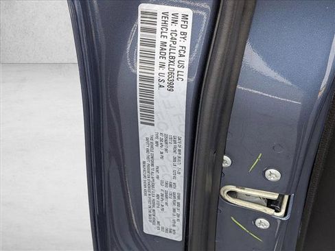 Used 2020 Jeep Cherokee Latitude Plus image 25