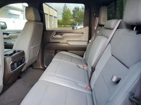 Used 2023 GMC Sierra 1500 SLT w/ SLT Premium Plus Package AWD/4WD image 12