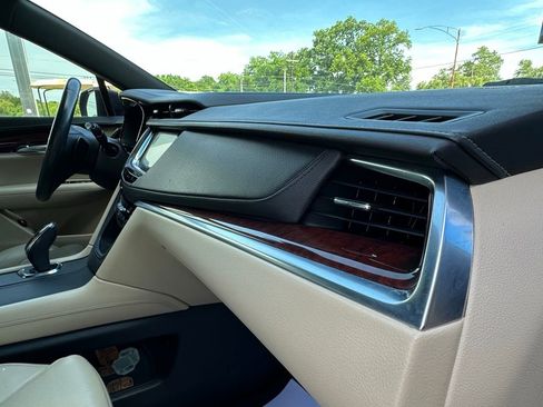 Used 2017 Cadillac XT5 Premium Luxury w/ Driver Assist Package FWD image 10