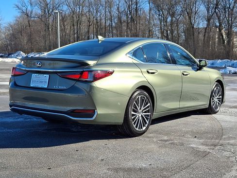 Certified 2025 Lexus ES 300h w/ Premium Package image 6