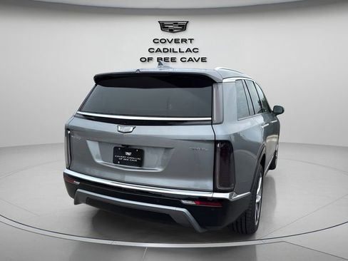New 2026 Cadillac Vistiq Luxury w/ LPO, Floor Liner Package image 15