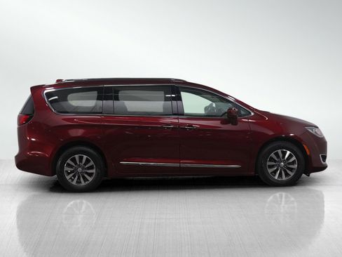 Used 2020 Chrysler Pacifica Touring-L Plus image 6