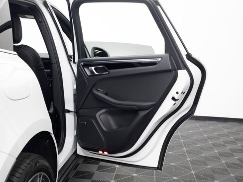 New 2026 Porsche Macan image 27