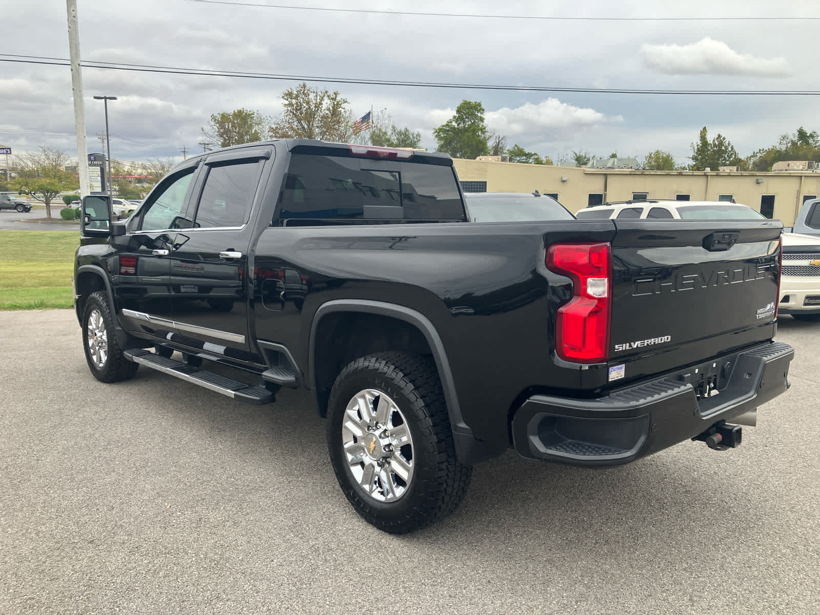 Used 2024 Chevrolet Silverado 2500 High Country w/ High Country Premium Package AWD/4WD image 5