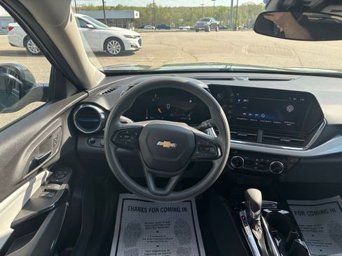 Used 2025 Chevrolet Trax LT image 15