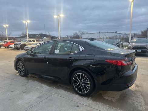 Used 2026 Toyota Camry XLE AWD/4WD image 5