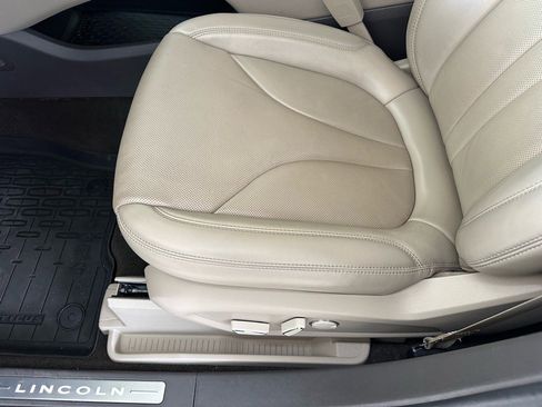 Used 2022 Lincoln Nautilus Reserve w/ Equipment Group 202A image 23