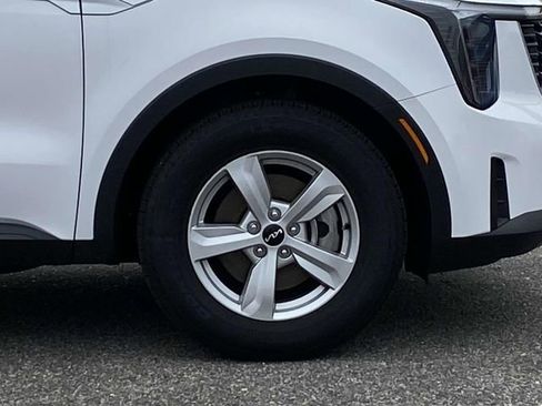 New 2024 Kia Sorento LX image 3