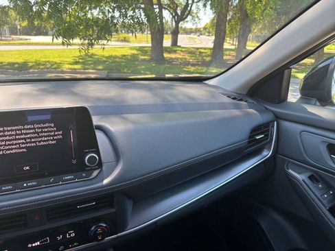 Used 2025 Nissan Rogue SV FWD image 30