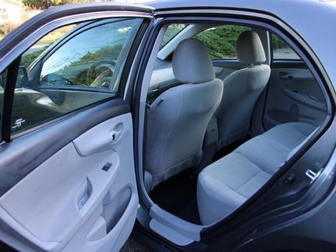 Used 2013 Toyota Corolla L image 14