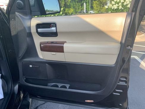 Used 2017 Toyota Sequoia Platinum AWD/4WD image 13
