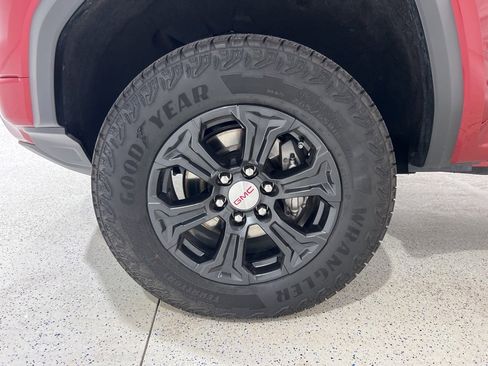 Used 2024 GMC Canyon Elevation w/ Convenience Package image 30