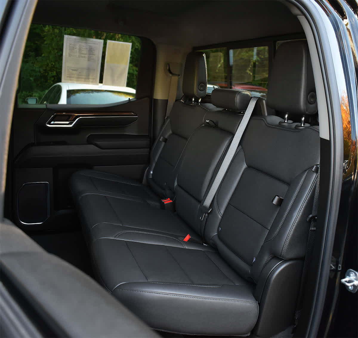Used 2024 Chevrolet Silverado 1500 LT Trail Boss w/ Convenience Package II AWD/4WD image 11