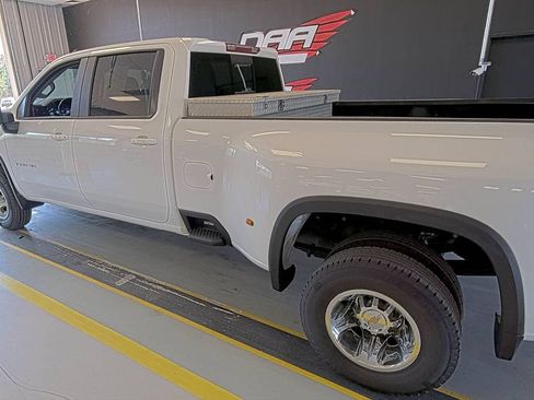 Used 2024 Chevrolet Silverado 3500 LT w/ Convenience Package AWD/4WD image 3