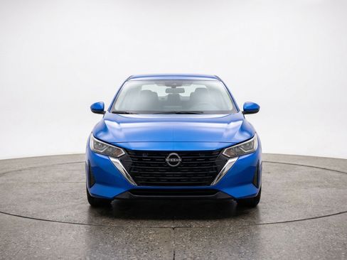 Used 2025 Nissan Sentra SV image 2