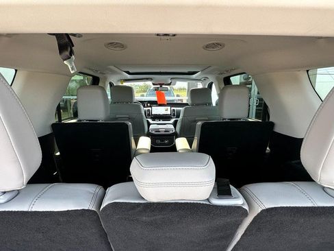 Used 2025 Ford Expedition Active AWD/4WD image 19