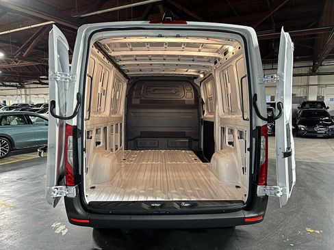 Used 2025 Mercedes-Benz Sprinter 2500 image 16