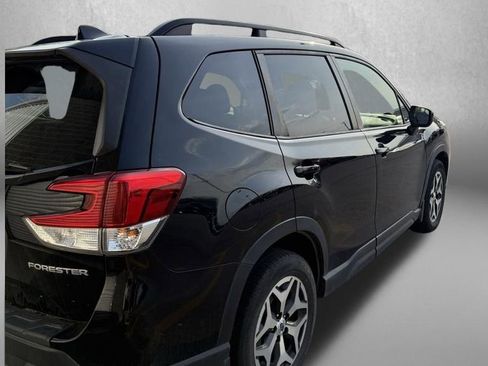 Used 2019 Subaru Forester Premium w/ All-Weather Package AWD/4WD image 4