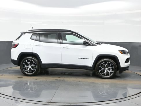 Used 2024 Jeep Compass Limited image 7