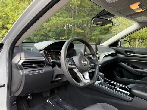 Used 2023 Nissan Altima 2.5 SV image 14