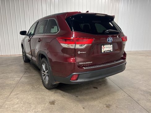 Used 2019 Toyota Highlander XLE image 4