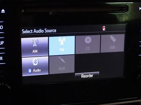 Used 2017 Toyota Corolla LE image 28