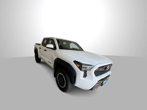 Used 2025 Toyota Tacoma TRD Off-Road AWD/4WD image 2