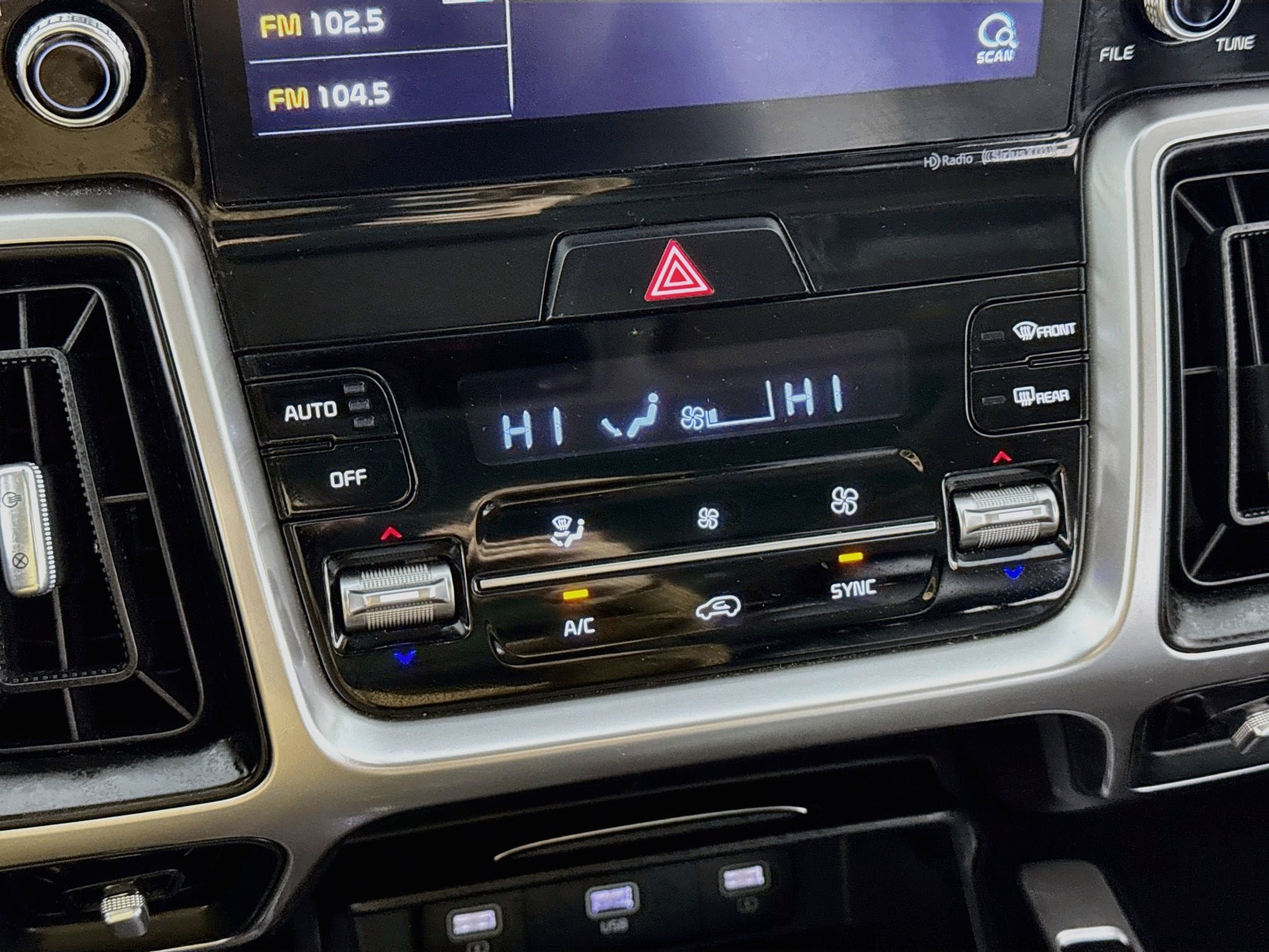 Used 2021 Kia Sorento S w/ Panoramic Sunroof Package AWD/4WD image 17