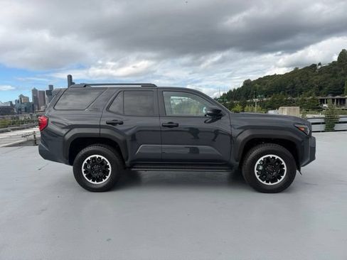Certified 2025 Toyota 4Runner TRD Off-Road Premium AWD/4WD image 3