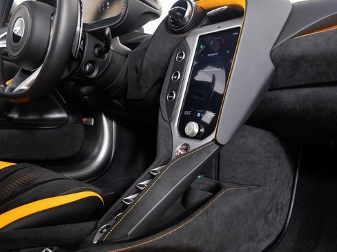 Used 2024 McLaren 750S Spider image 34