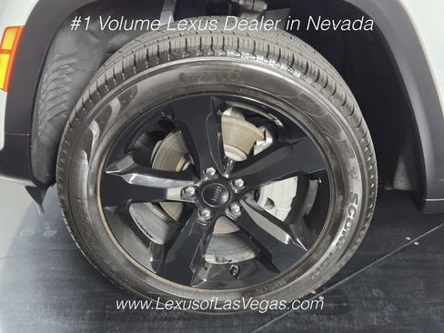 Used 2024 Jeep Grand Cherokee Limited w/ Luxury Tech Group II AWD/4WD image 12