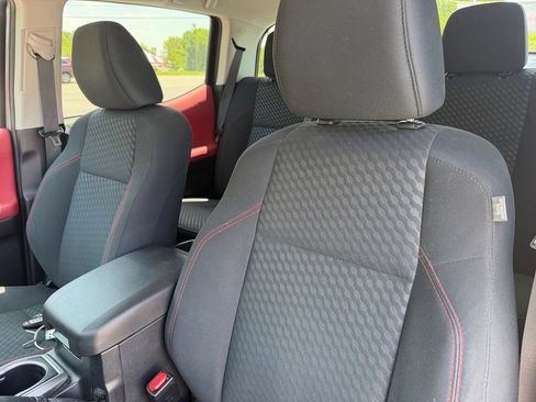 Used 2021 Toyota Tacoma SR5 AWD/4WD image 13