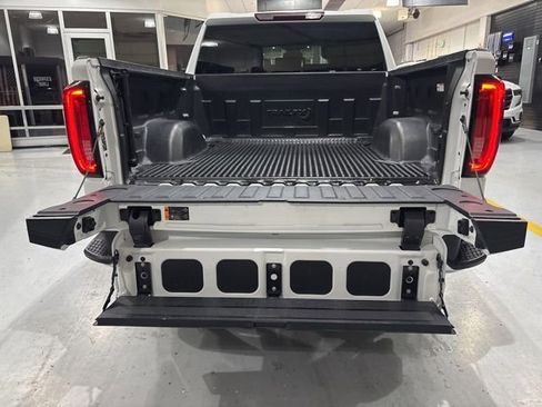 Used 2025 GMC Sierra 1500 SLT image 32