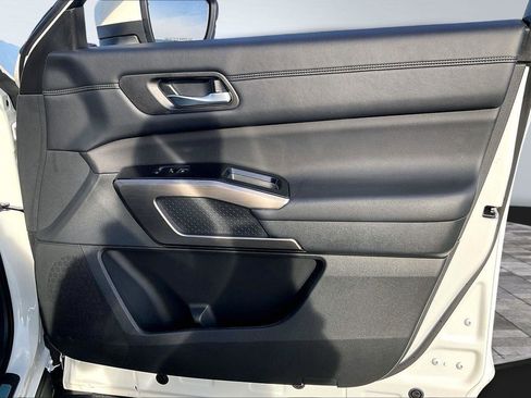 Used 2024 Nissan Pathfinder Platinum w/ Cargo Package image 24