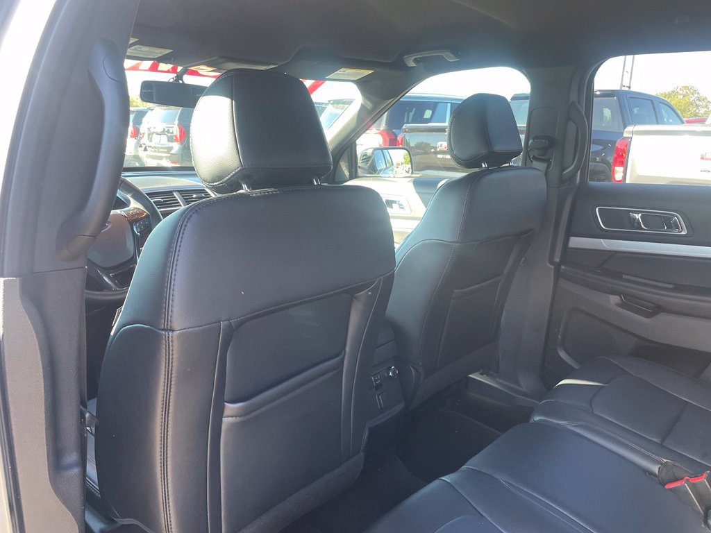 Used 2017 Ford Explorer XLT w/ Equipment Group 202A FWD image 24