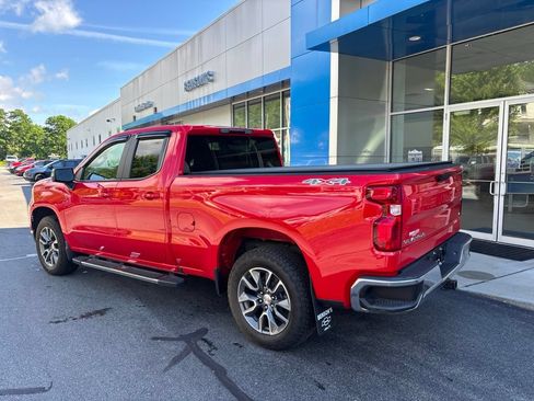 Used 2025 Chevrolet Silverado 1500 LT AWD/4WD image 3